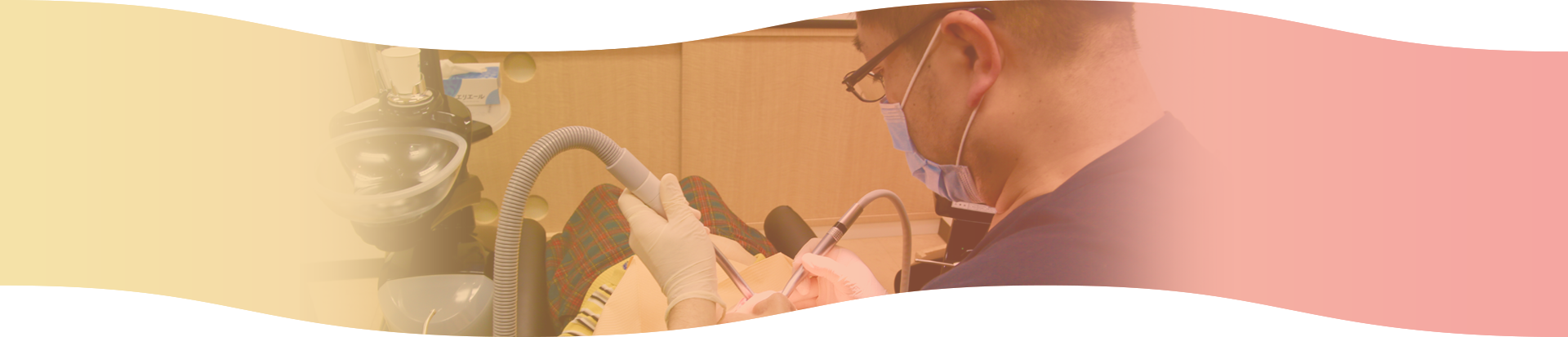 歯磨きをしている母と娘